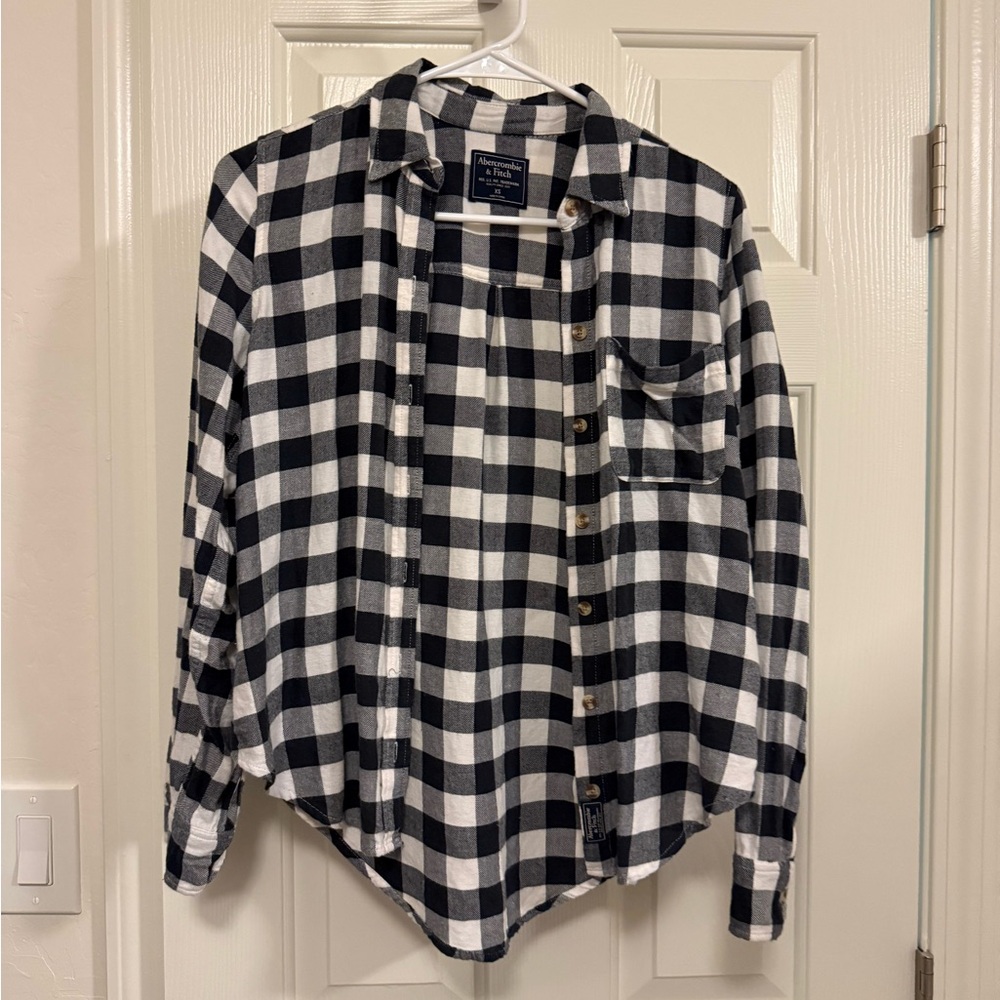 Abercrombie & Fitch Black and White Flannel Button Down Shirt